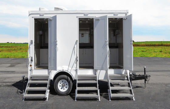 3 Statio Trailer Portable Toilet Modern Style Non Slip Lantai