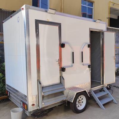 Mobil Toilet Trailer Disesuaikan untuk Acara Luar dan Situs Konstruksi dan Nyaman