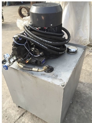 11KW Motor 25Mpa Forklift Ban Pencet Mesin Kerangka Jenis Struktur 300 Ton