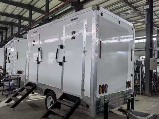 LAKER Customized Luxury Toilet Trailer 2 Stasiun Portable Toilet Trailer