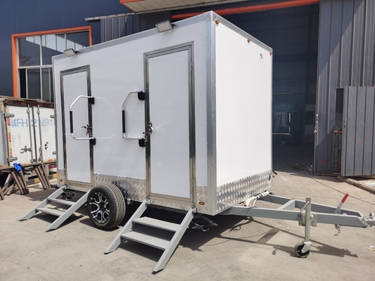 LAKER Customized Luxury Toilet Trailer 2 Stasiun Portable Toilet Trailer