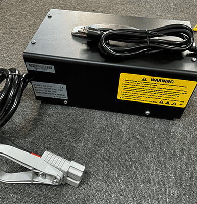 ESCH Seri 24V 30A Baterai Pengisi Daya Frekuensi Tinggi 240v 1PHASE Forklift Baterai Pengisi