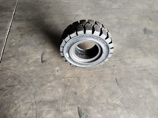 18*7-8 Ban Sistem Cepat Ban Solid Untuk Truk Forklift Dalam Warna Hitam