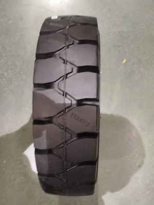 Ban tahan lama anti-selip 125/75-8 sistem cepat Ban Padat untuk Forklift