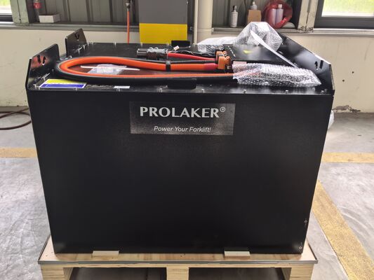 Baterai LiFePO4 Forklift Tugas Berat dengan Smart BMS. UN38.3 IEC Certified, 83.2V 630Ah untuk Linde 80V Forklift.