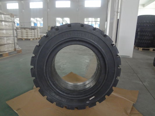 LK301 3 Lapisan Baja Diperkuat Ban Forklift Padat 28x9-15 8.15-15