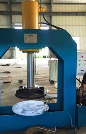 Mounting / Turun Dari Mesin Forklift Ban Warna Biru Kuning Perak