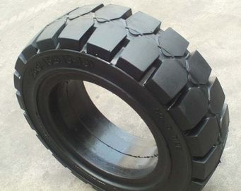 8.15 15 / 28X9 15 Ban Forklift Padat Desain Tiga Lapisan Dengan Cincin Baja Diperkuat